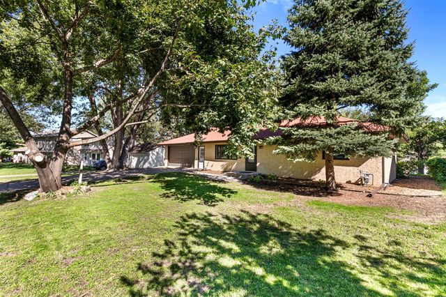 2566 Beacon Street, Roseville, MN 55113