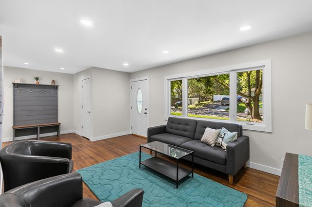 2566 Beacon Street, Roseville, MN 55113
