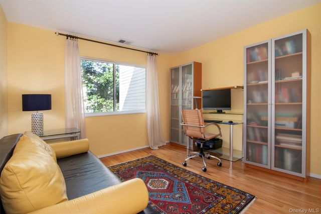 32 Westwood Close, Irvington, NY 10533