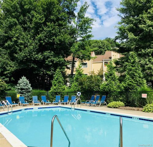 32 Westwood Close, Irvington, NY 10533