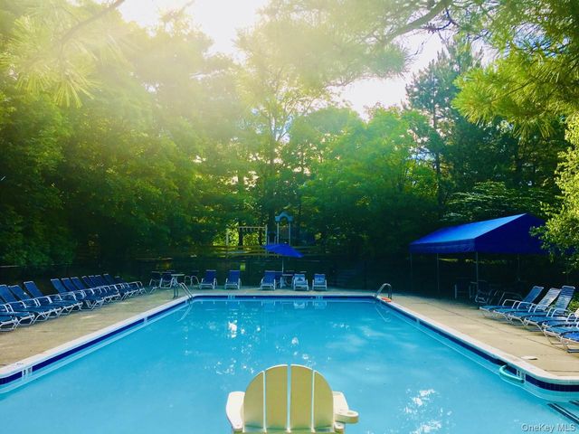 32 Westwood Close, Irvington, NY 10533