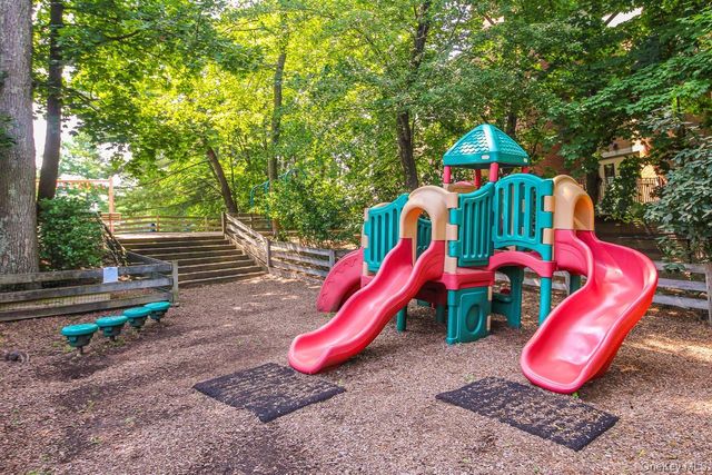 32 Westwood Close, Irvington, NY 10533