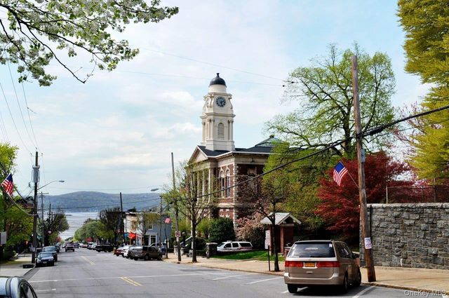 32 Westwood Close, Irvington, NY 10533