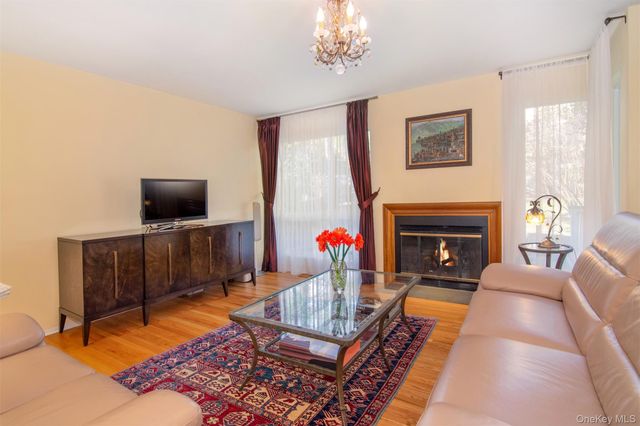 32 Westwood Close, Irvington, NY 10533