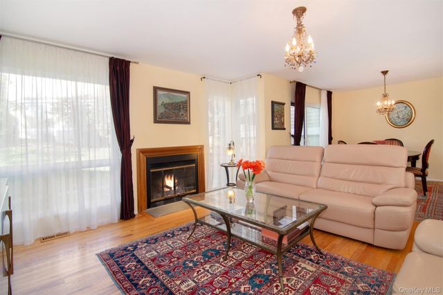 32 Westwood Close, Irvington, NY 10533