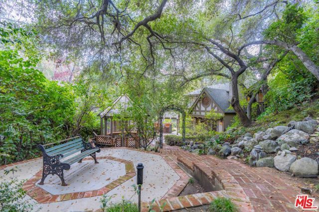 3041 E Chevy Chase Drive, Glendale, CA 91206