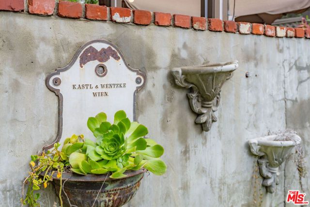 3041 E Chevy Chase Drive, Glendale, CA 91206