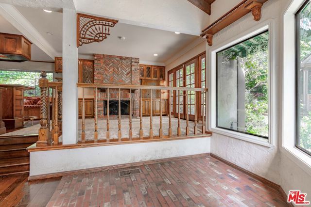 3041 E Chevy Chase Drive, Glendale, CA 91206