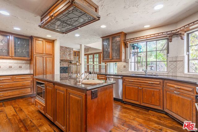 3041 E Chevy Chase Drive, Glendale, CA 91206