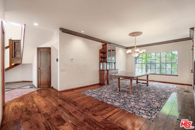 3041 E Chevy Chase Drive, Glendale, CA 91206