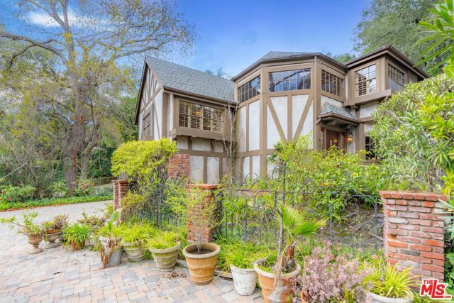 3041 E Chevy Chase Drive, Glendale, CA 91206