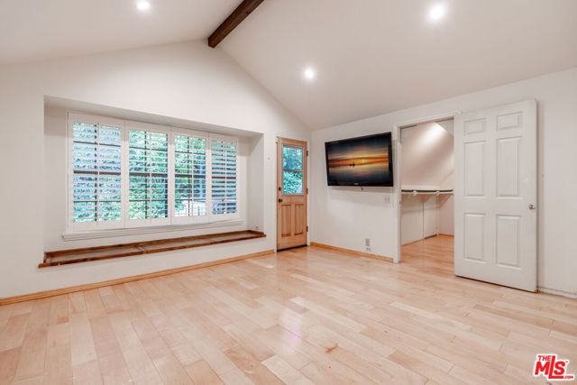 3041 E Chevy Chase Drive, Glendale, CA 91206