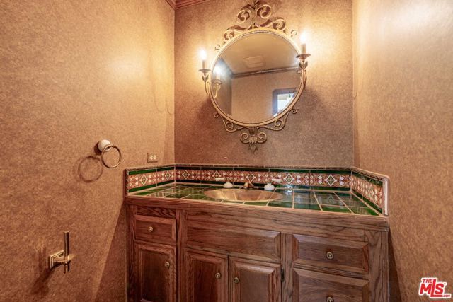 3041 E Chevy Chase Drive, Glendale, CA 91206