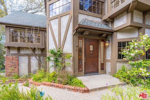 3041 E Chevy Chase Drive, Glendale, CA 91206