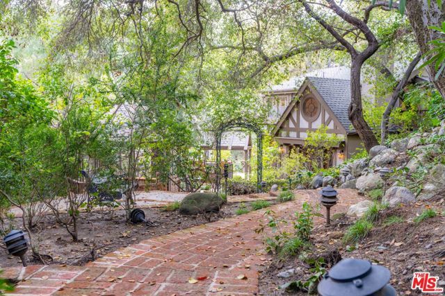 3041 E Chevy Chase Drive, Glendale, CA 91206