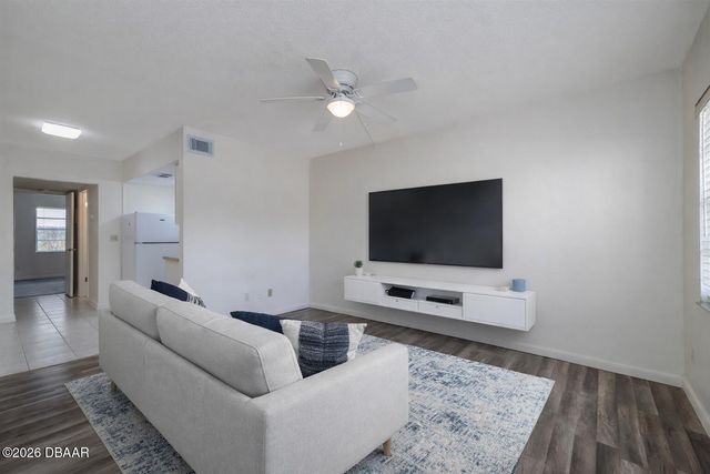 1351 S Ridgewood Ave Apt 18, Daytona Beach, FL 32114