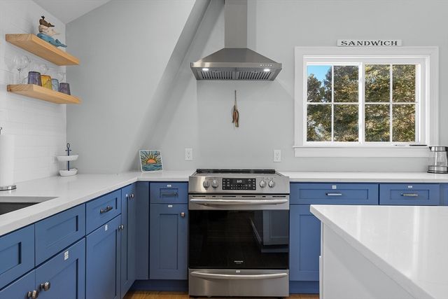 53 Dillingham Ave, Sandwich, MA 02563