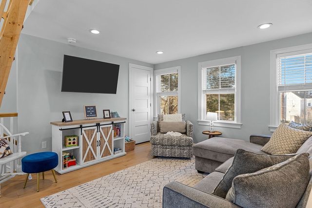 53 Dillingham Ave, Sandwich, MA 02563