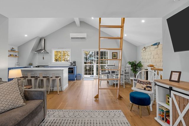 53 Dillingham Ave, Sandwich, MA 02563