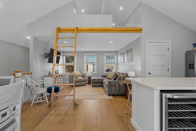 53 Dillingham Ave, Sandwich, MA 02563