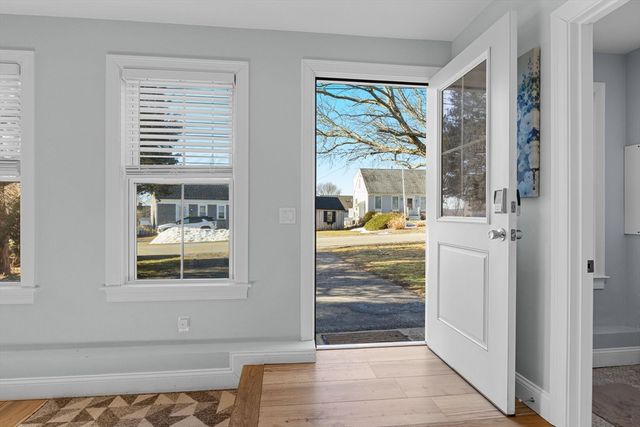 53 Dillingham Ave, Sandwich, MA 02563