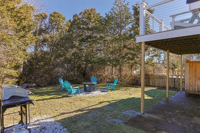 53 Dillingham Ave, Sandwich, MA 02563