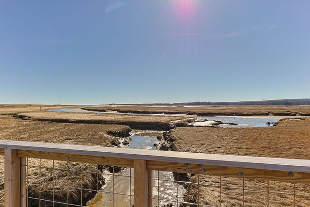 53 Dillingham Ave, Sandwich, MA 02563