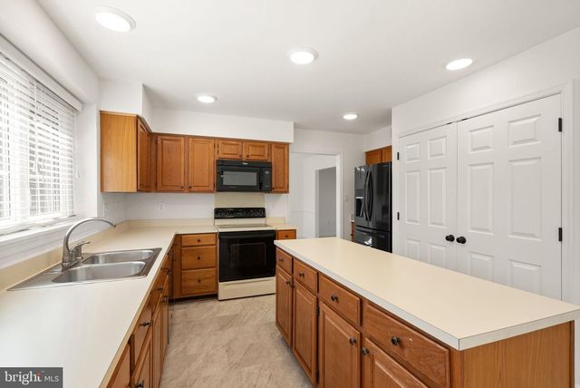 14379 ROUND LICK LN, Centreville, VA 20120