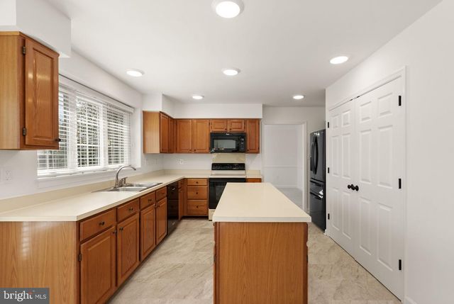 14379 ROUND LICK LN, Centreville, VA 20120