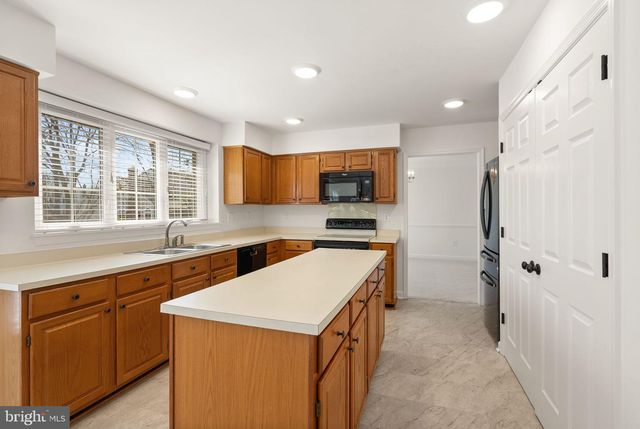 14379 ROUND LICK LN, Centreville, VA 20120