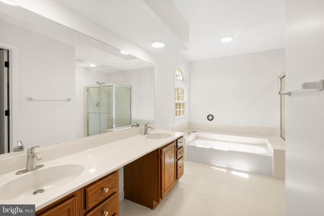 14379 ROUND LICK LN, Centreville, VA 20120