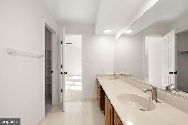 14379 ROUND LICK LN, Centreville, VA 20120