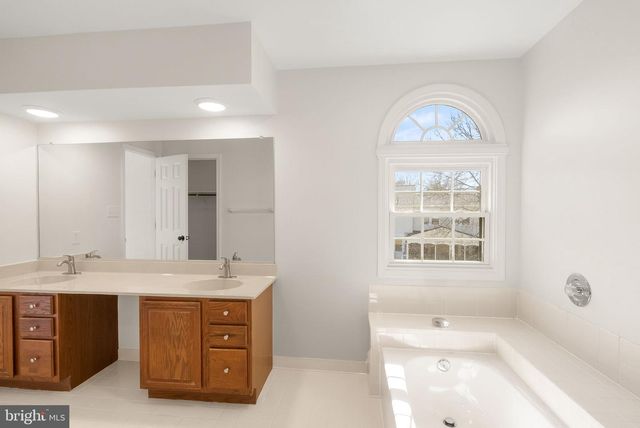 14379 ROUND LICK LN, Centreville, VA 20120