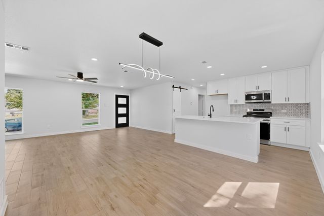 3853 Happy Canyon Drive, Dallas, TX 75241