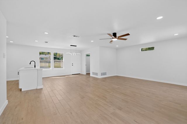 3853 Happy Canyon Drive, Dallas, TX 75241