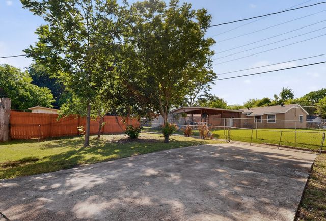 3853 Happy Canyon Drive, Dallas, TX 75241
