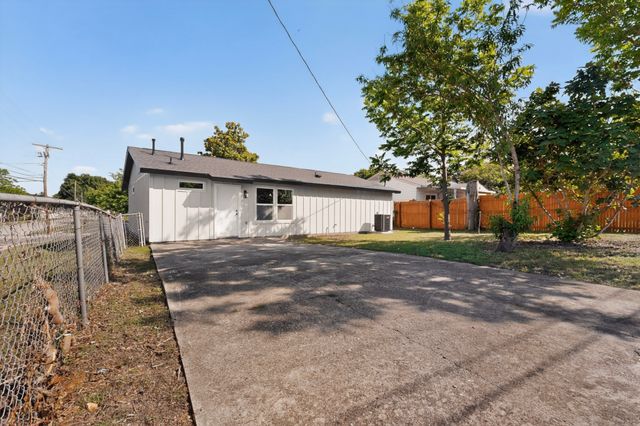 3853 Happy Canyon Drive, Dallas, TX 75241