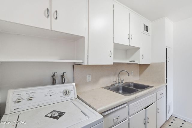 2721 E Fort Lowell Road, Tucson, AZ 85716