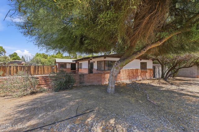 2721 E Fort Lowell Road, Tucson, AZ 85716