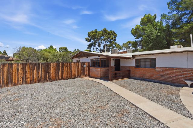 2721 E Fort Lowell Road, Tucson, AZ 85716