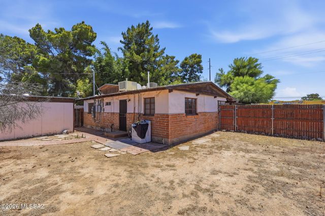 2721 E Fort Lowell Road, Tucson, AZ 85716