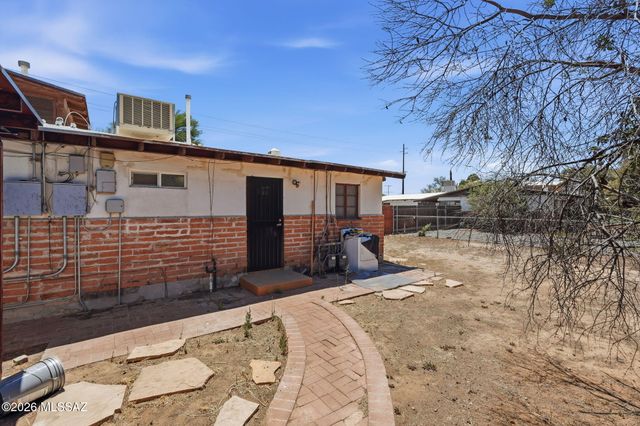 2721 E Fort Lowell Road, Tucson, AZ 85716