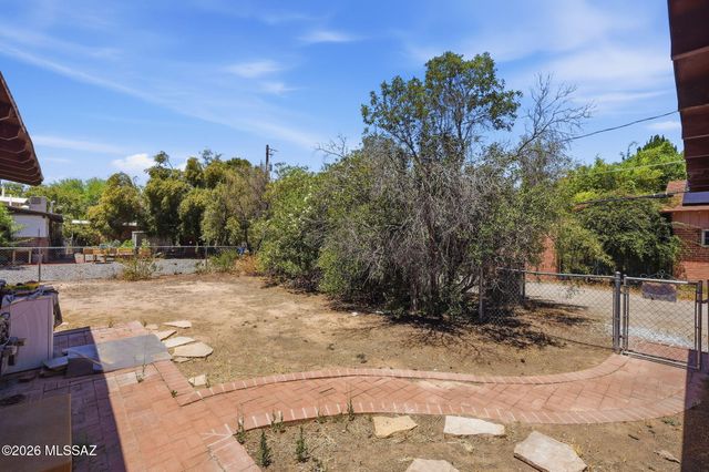 2721 E Fort Lowell Road, Tucson, AZ 85716