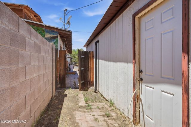 2721 E Fort Lowell Road, Tucson, AZ 85716