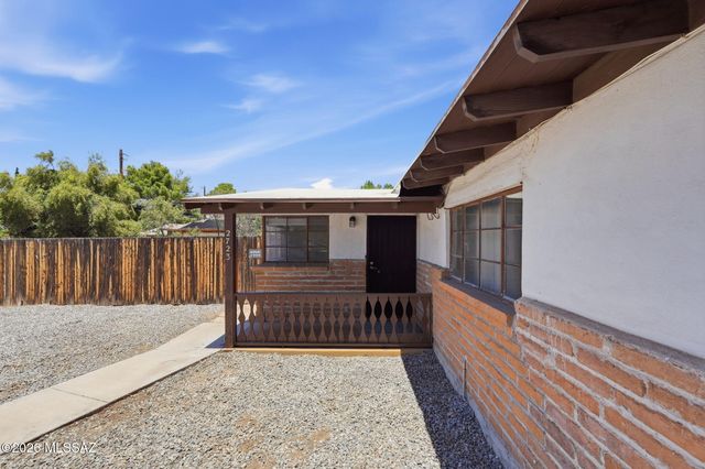 2721 E Fort Lowell Road, Tucson, AZ 85716