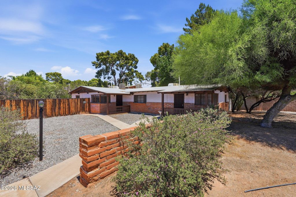 2721 E Fort Lowell Road, Tucson, AZ 85716