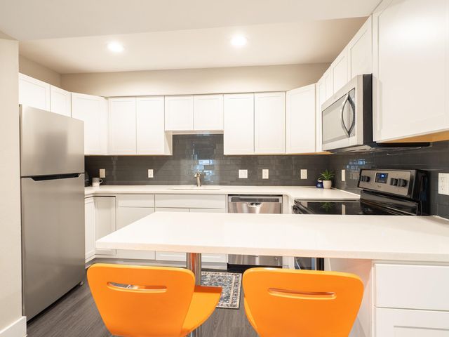 935 La Posada DR 131, Austin, TX 78752