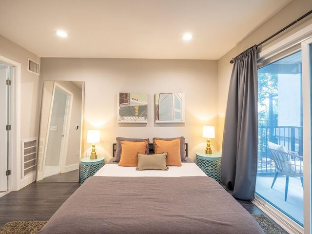935 La Posada DR 131, Austin, TX 78752