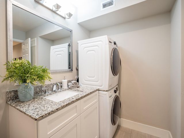 935 La Posada DR 131, Austin, TX 78752