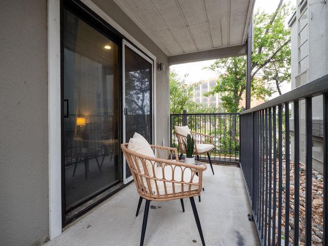 935 La Posada DR 131, Austin, TX 78752